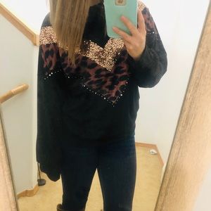 Small leopard rose gold top